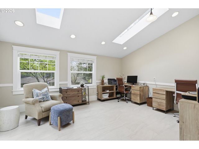 16 DEL PRADO St, Lake Oswego, OR 97035