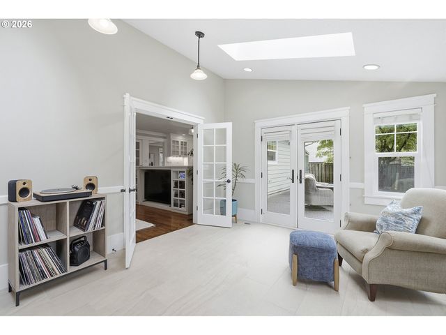 16 DEL PRADO St, Lake Oswego, OR 97035