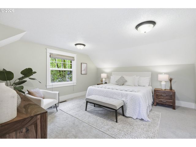 16 DEL PRADO St, Lake Oswego, OR 97035