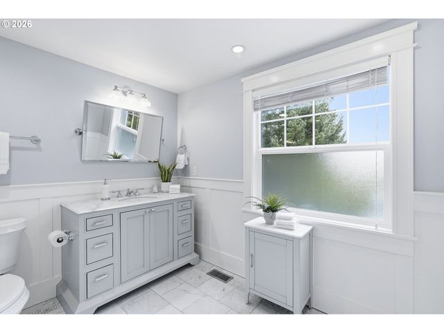 16 DEL PRADO St, Lake Oswego, OR 97035