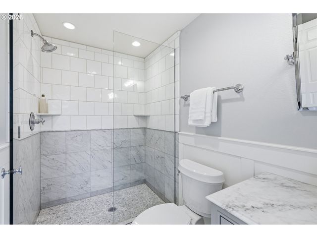 16 DEL PRADO St, Lake Oswego, OR 97035