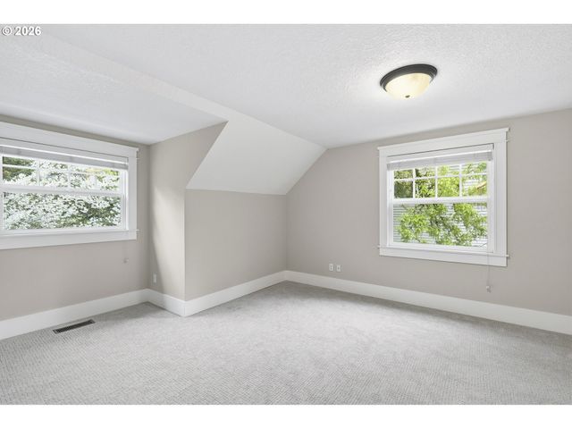 16 DEL PRADO St, Lake Oswego, OR 97035