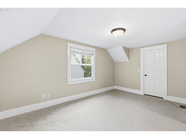 16 DEL PRADO St, Lake Oswego, OR 97035