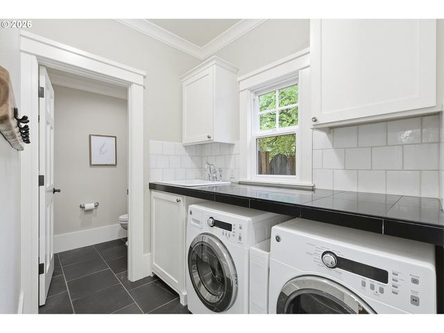 16 DEL PRADO St, Lake Oswego, OR 97035