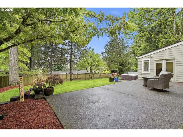 16 DEL PRADO St, Lake Oswego, OR 97035