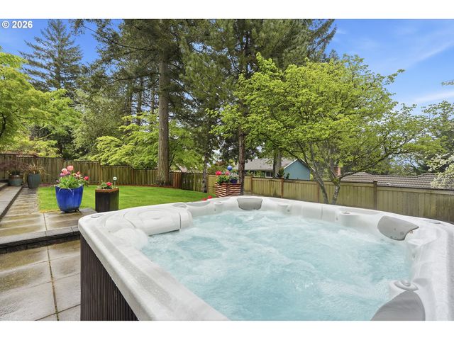 16 DEL PRADO St, Lake Oswego, OR 97035