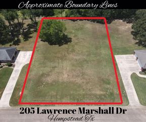 205 Lawrence Marshall Dr, Hempstead, TX 77445