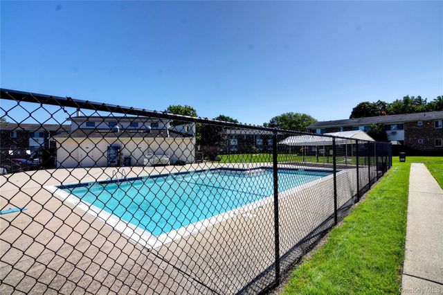 2453 Union Boulevard 39B, Islip, NY 11751