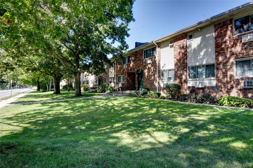 2453 Union Boulevard 39B, Islip, NY 11751 — photo 2