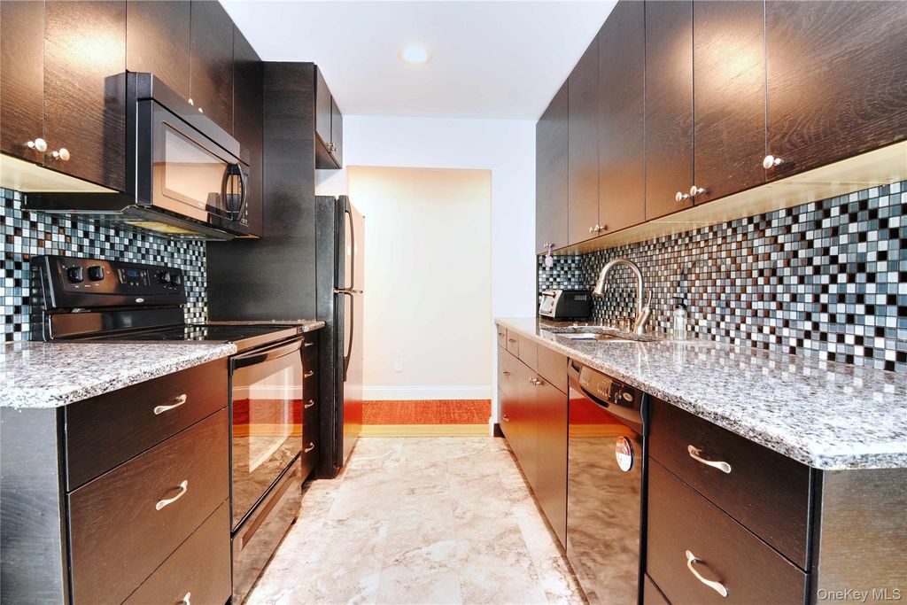2453 Union Boulevard 39B, Islip, NY 11751 — photo 3