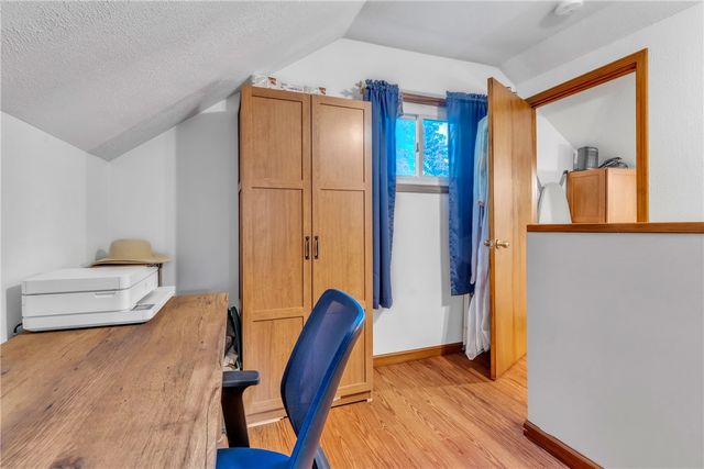 573 Claytonia Rd, Clay Twp, PA 16057