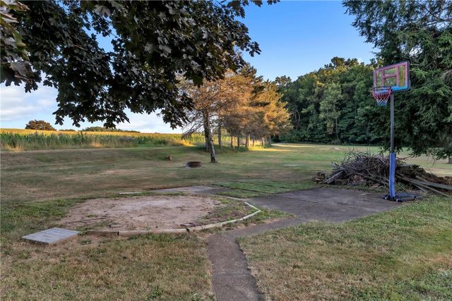 573 Claytonia Rd, Clay Twp, PA 16057