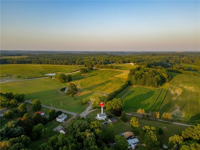 573 Claytonia Rd, Clay Twp, PA 16057