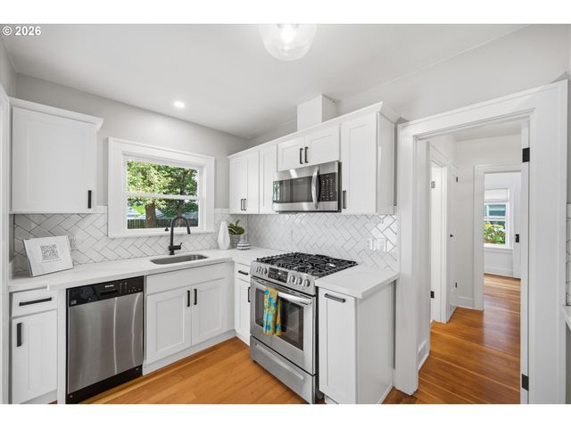 1934 Ne 55TH Ave, Portland, OR 97213