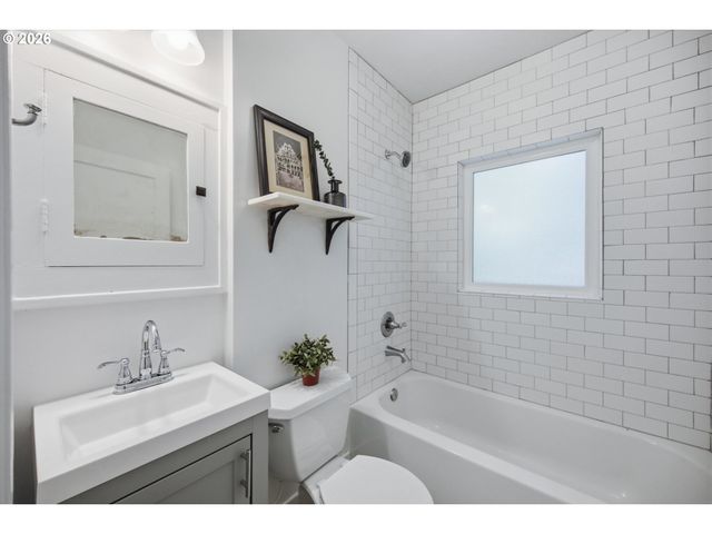 1934 Ne 55TH Ave, Portland, OR 97213