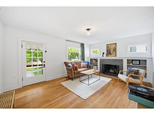 1934 Ne 55TH Ave, Portland, OR 97213