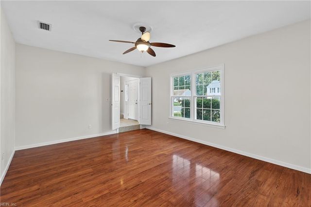 509 Lake Crest DR, Chesapeake, VA 23323