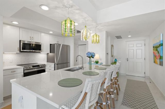800 N TAMIAMI TRAIL 1111, Sarasota, FL 34236