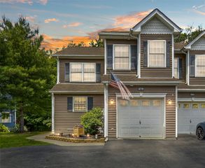 279 Pinebrook Drive, Hyde Park, NY 12538