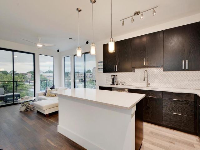 1615 E 7th ST 301, Austin, TX 78702