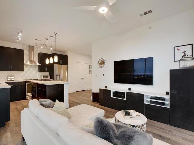 1615 E 7th ST 301, Austin, TX 78702