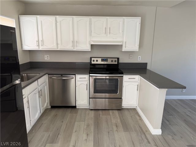5206 Golden Lane D, Las Vegas, NV 89119