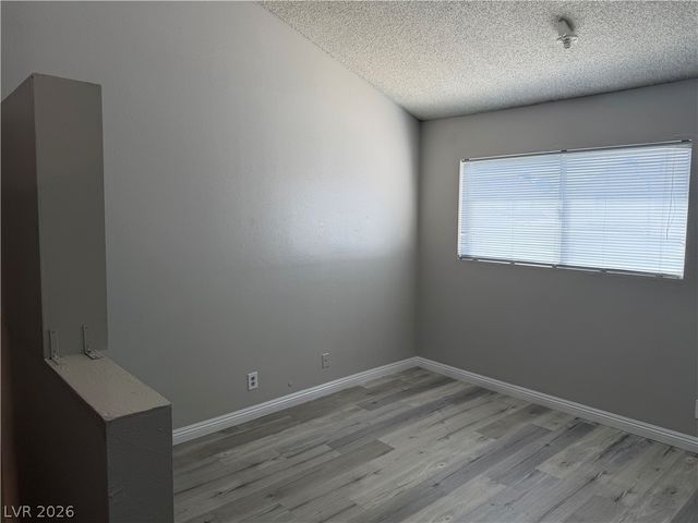 5206 Golden Lane D, Las Vegas, NV 89119