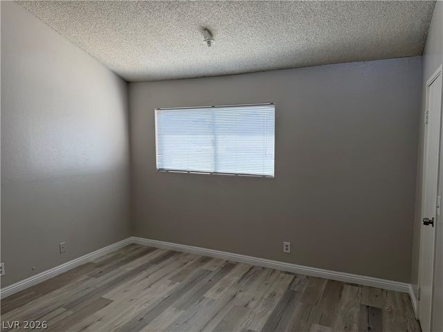 5206 Golden Lane D, Las Vegas, NV 89119