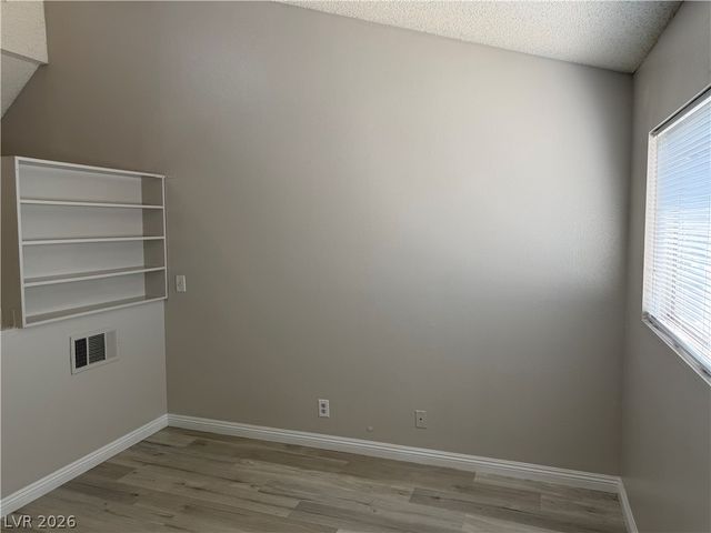 5206 Golden Lane D, Las Vegas, NV 89119