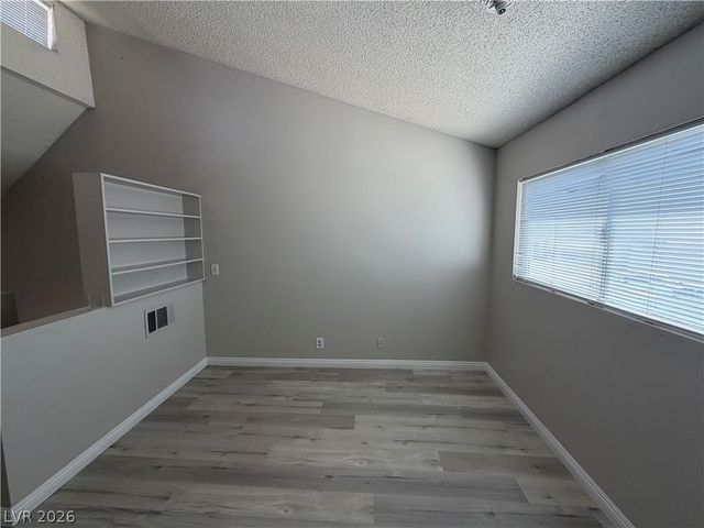 5206 Golden Lane D, Las Vegas, NV 89119