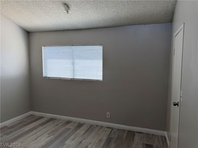 5206 Golden Lane D, Las Vegas, NV 89119
