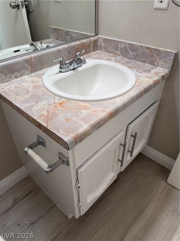 5206 Golden Lane D, Las Vegas, NV 89119