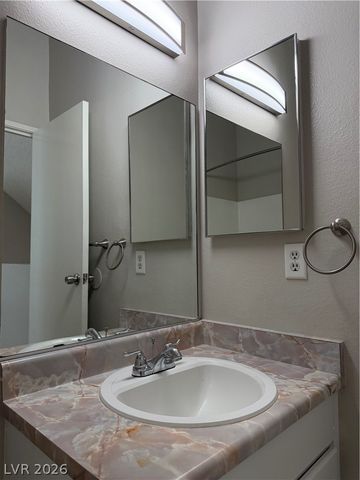 5206 Golden Lane D, Las Vegas, NV 89119
