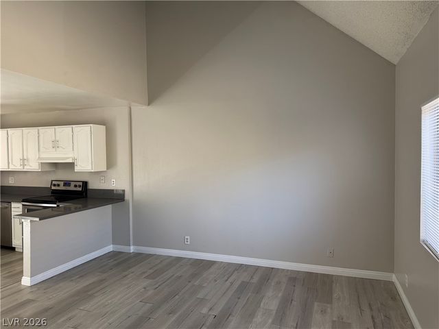 5206 Golden Lane D, Las Vegas, NV 89119