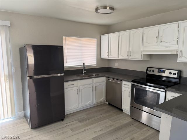 5206 Golden Lane D, Las Vegas, NV 89119