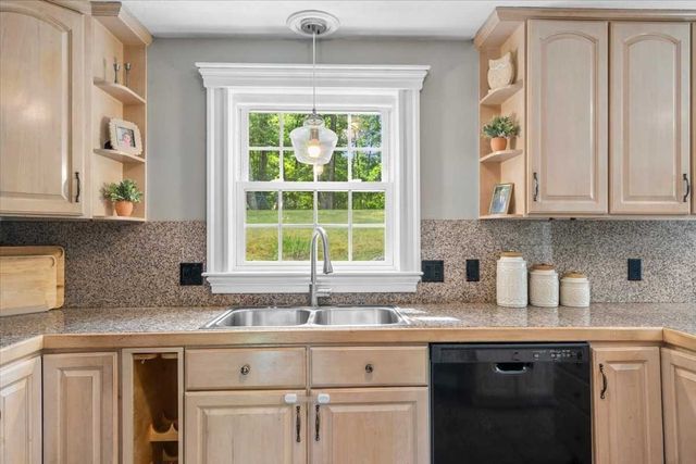 120 Ivy Lane, Northbridge, MA 01588