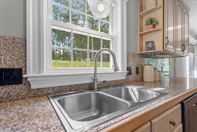 120 Ivy Lane, Northbridge, MA 01588