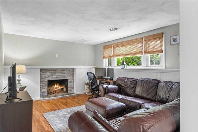 120 Ivy Lane, Northbridge, MA 01588