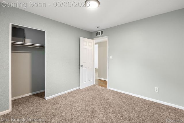 41 E Madge Avenue, Hazel Park, MI 48030