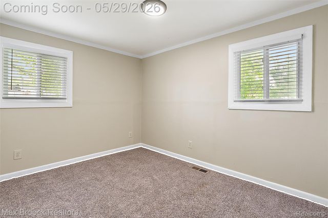 41 E Madge Avenue, Hazel Park, MI 48030