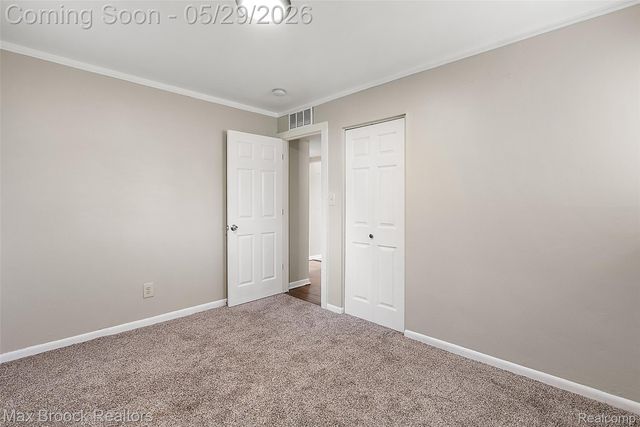 41 E Madge Avenue, Hazel Park, MI 48030
