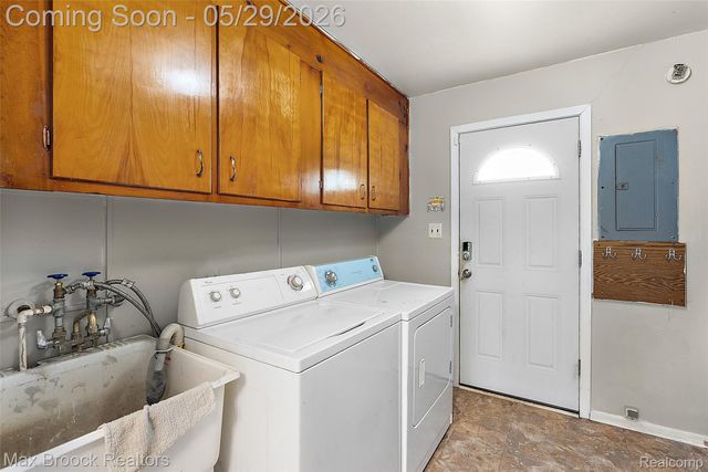 41 E Madge Avenue, Hazel Park, MI 48030