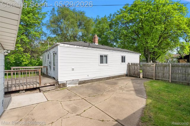 41 E Madge Avenue, Hazel Park, MI 48030