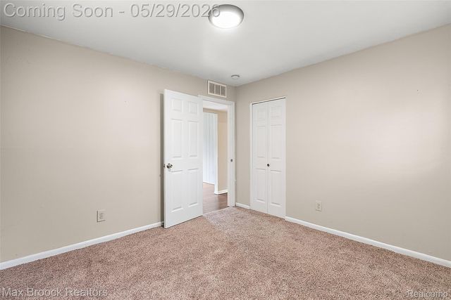41 E Madge Avenue, Hazel Park, MI 48030