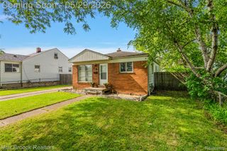41 E Madge Avenue, Hazel Park, MI 48030