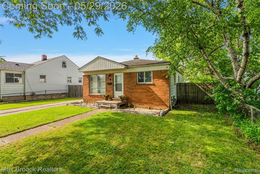 41 E Madge Avenue, Hazel Park, MI 48030