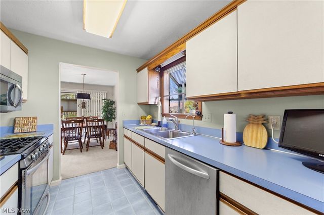 5800 Ridgeview Lane, Willoughby, OH 44094