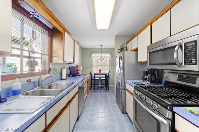 5800 Ridgeview Lane, Willoughby, OH 44094