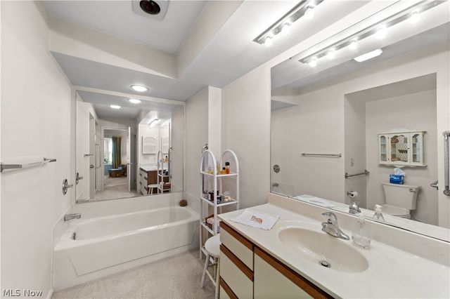 5800 Ridgeview Lane, Willoughby, OH 44094