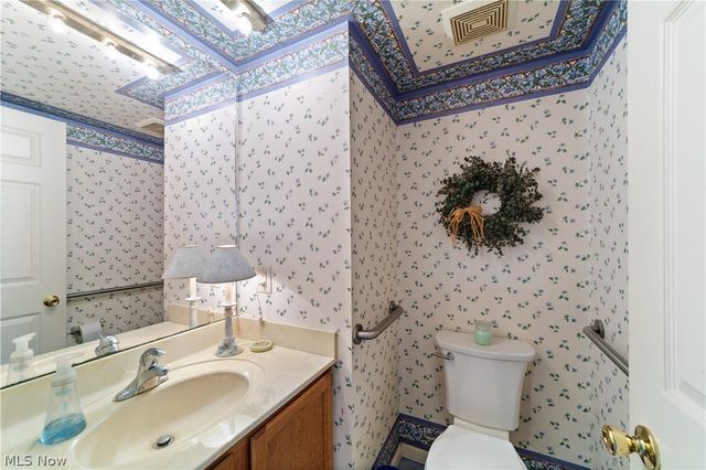 5800 Ridgeview Lane, Willoughby, OH 44094